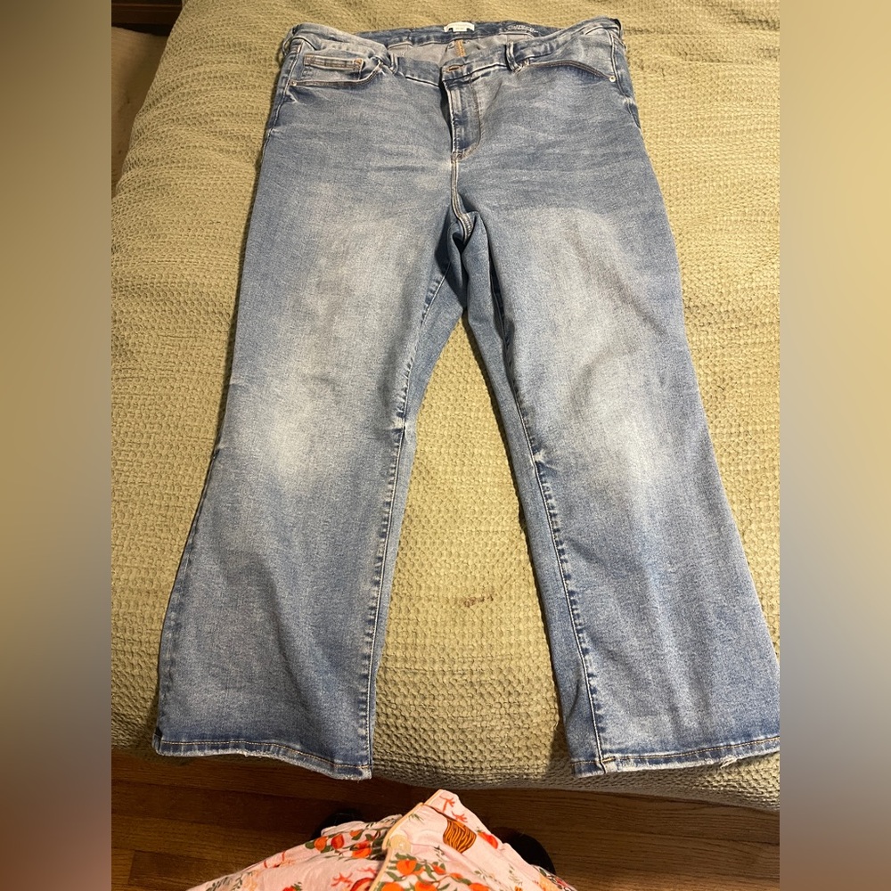 Good American “always fit” cropped bootcut jeans